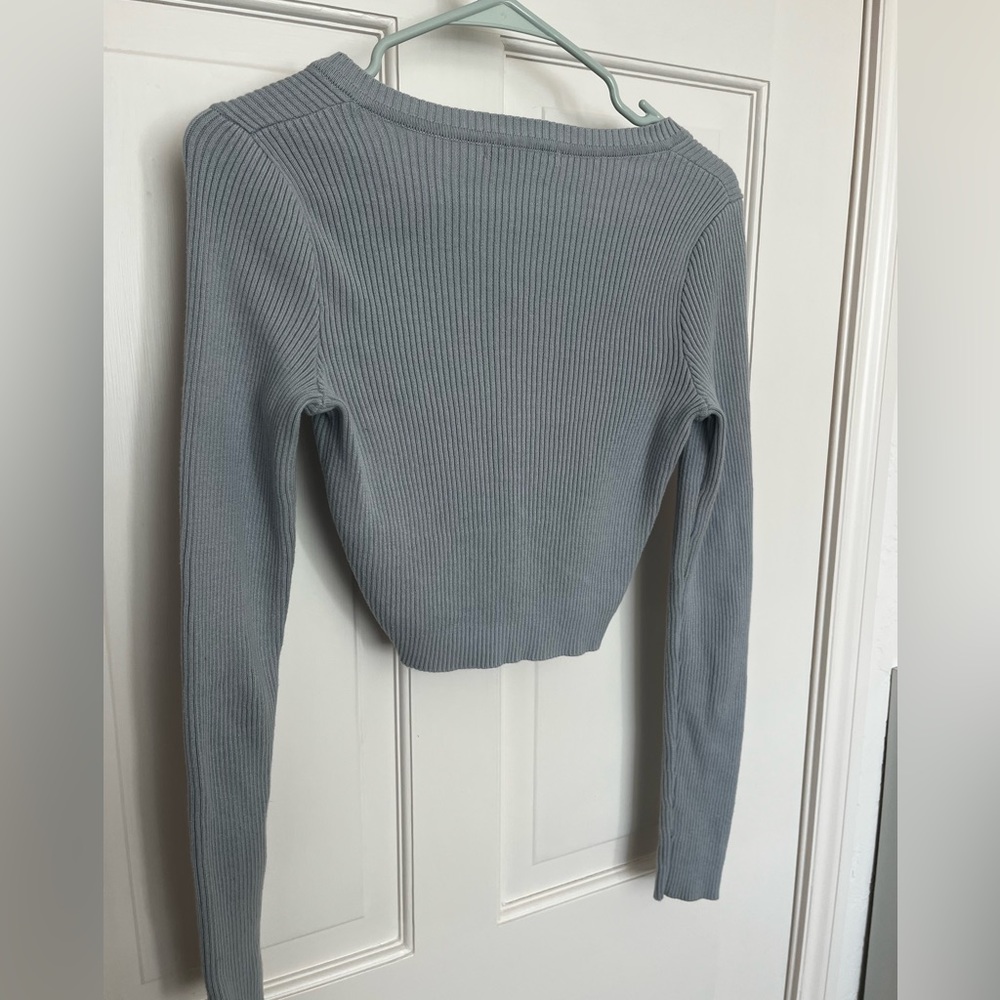 Brandy Melville V Neck Sweater Top, One size fits all, grey/blueish color - Picture 2 of 3